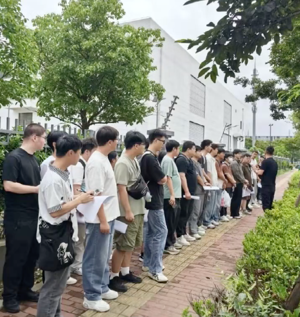 组织候选人集中面试